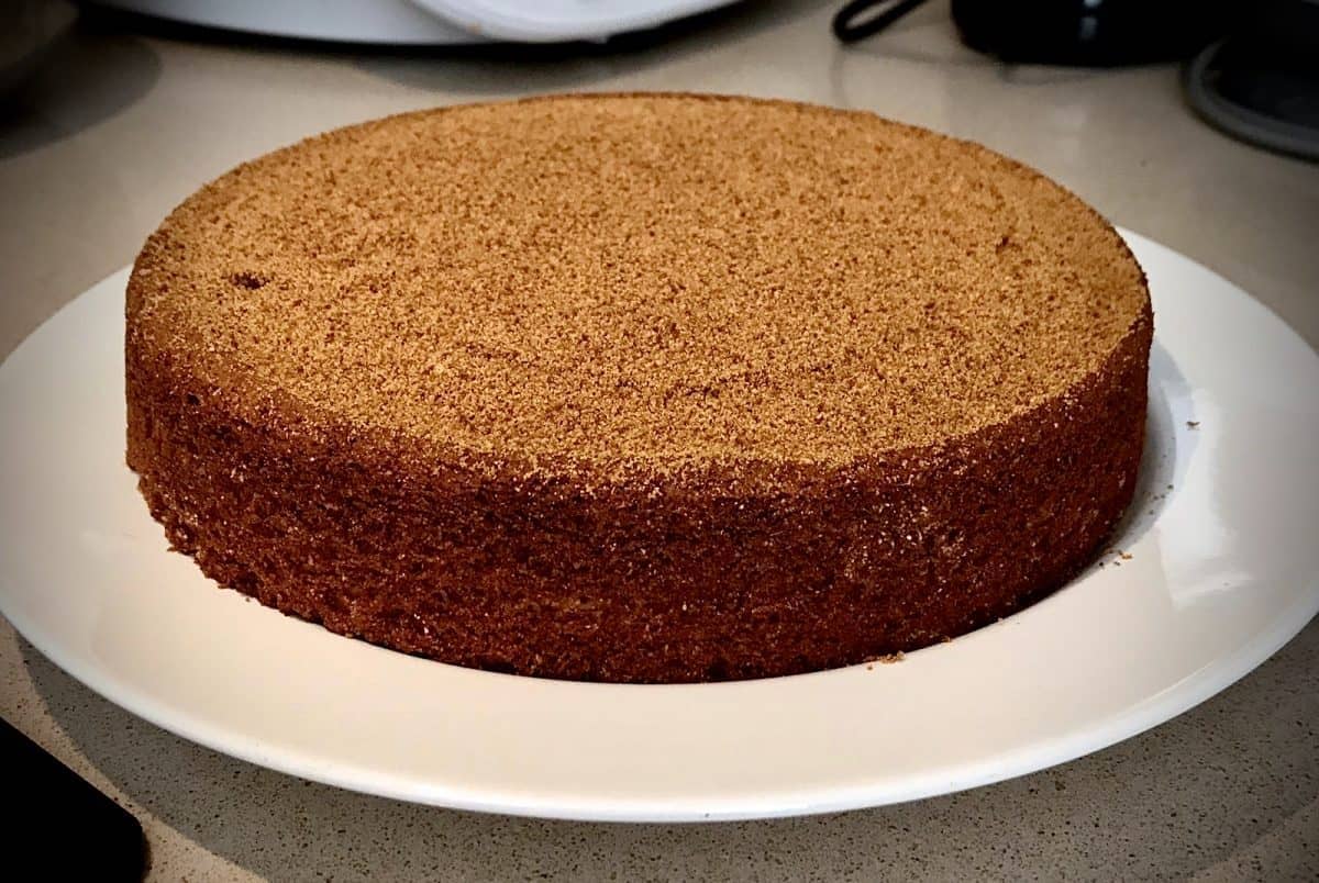 Bizcocho de naranja hecho con panela y harina de espelta integral