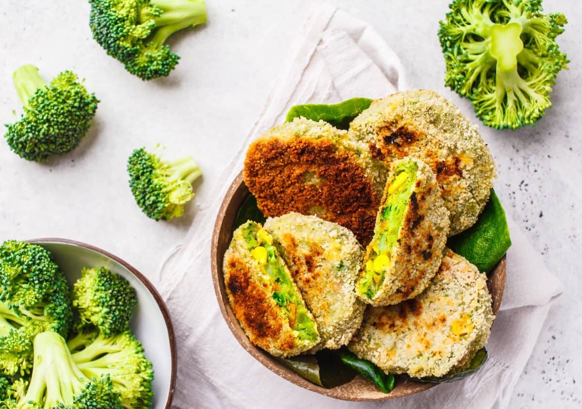 Medallones de brocoli estilo hamburguesa