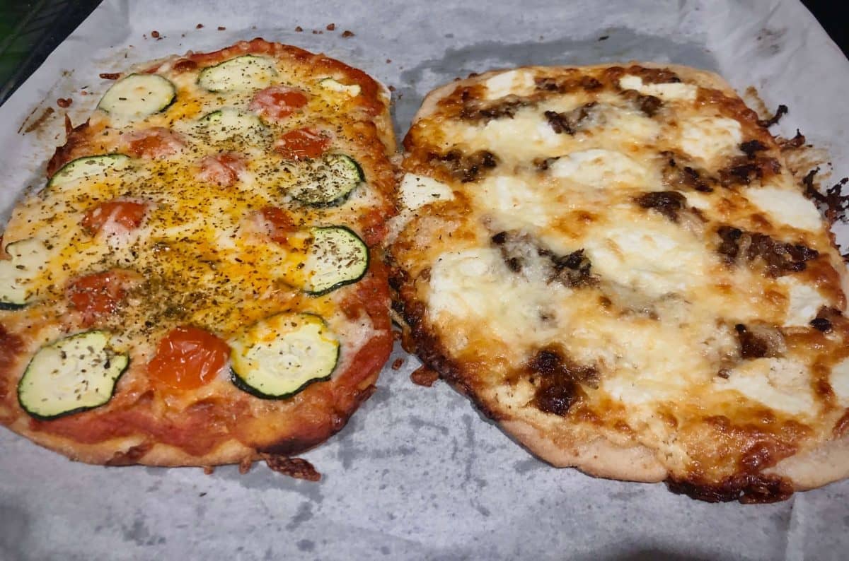 Pizzas caseras, cabramelizada y de calabacín